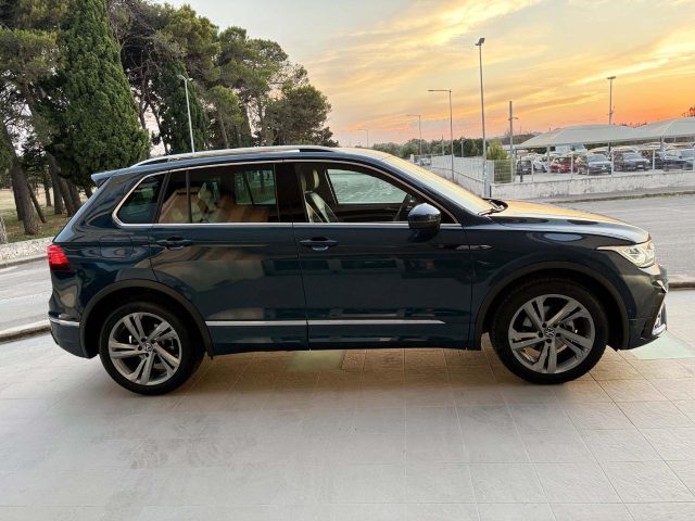 Volkswagen Tiguan 2.0 TDI 150 CV SCR DSG R-Line LUCI AMBIENTE - foto 4 di 4