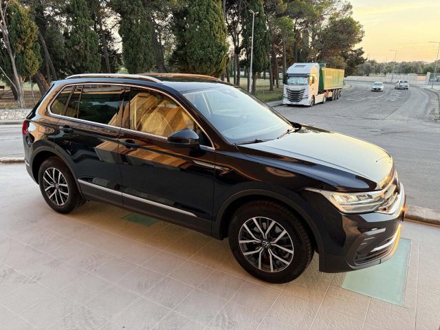 Volkswagen Tiguan 2.0 TDI 150 CV SCR DSG Life - foto 3 di 4