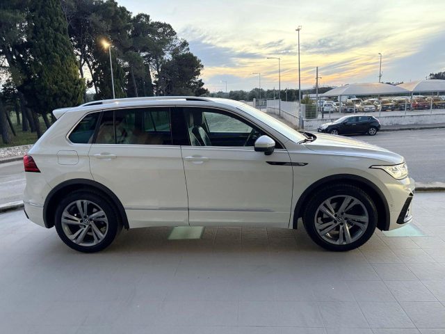 Volkswagen Tiguan 2.0 TDI 150 CV SCR DSG R-Line LUCI AMBIENTE - foto 4 di 4