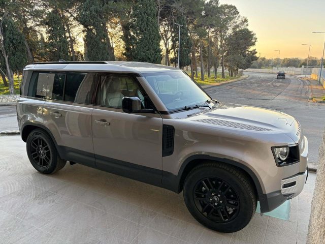 Land Rover Defender 110 3.0D I6 200 CV AWD Auto SE - foto 3 di 4