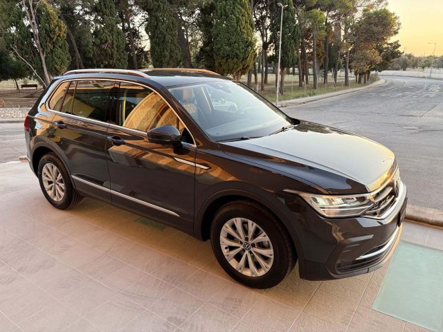 Volkswagen Tiguan 2.0 TDI 150 CV SCR DSG Life - foto 3 di 4