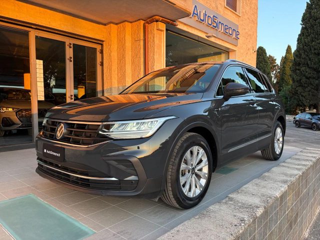 Volkswagen Tiguan 2.0 TDI 150 CV SCR DSG Life usato a CAROVIGNO