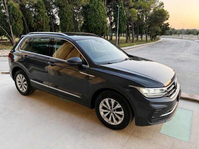 Volkswagen Tiguan 2.0 TDI 150 CV SCR DSG Life - foto 3 di 4