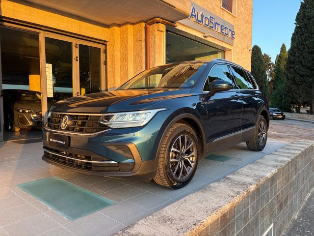 Volkswagen Tiguan 2.0 TDI 150 CV SCR DSG Life VIRTUAL usato a CAROVIGNO