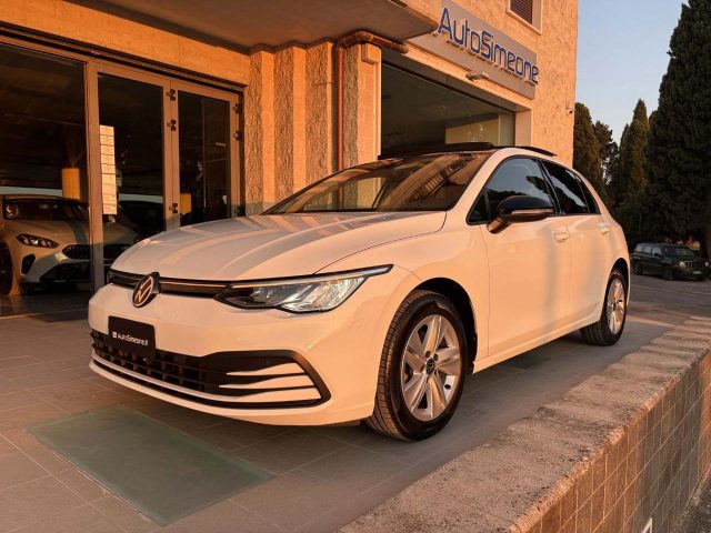 Volkswagen Golf 2.0 TDI DSG SCR Life TETTO-LUCI AMBIENTE usato a CAROVIGNO