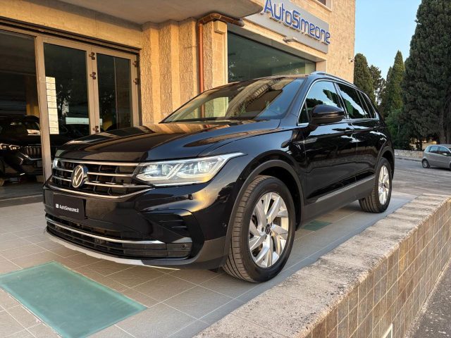 Volkswagen Tiguan 2.0 TDI 150 CV SCR DSG Elegance VIRTUAL usato a CAROVIGNO