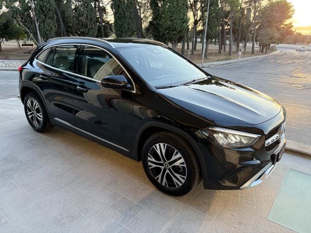 Mercedes-Benz GLA 200 d Automatic Business Extra - foto 3 di 4