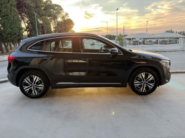 Mercedes-Benz GLA 200 d Automatic Business Extra - foto 4 di 4