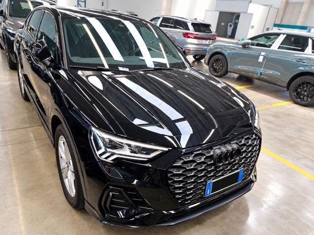 Audi Q3 SPB Sportback 35 TDI S tronic S line edition, del 2025, 16.718 km, in vendita a Carovigno (BR)