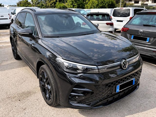 Volkswagen Tiguan 2.0 TDI 150 CV DSG R-Line Plus ''TOTAL BLACK'' - foto 2 di 4