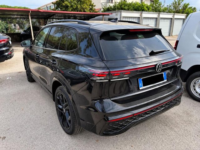 Volkswagen Tiguan 2.0 TDI 150 CV DSG R-Line Plus ''TOTAL BLACK'' - foto 4 di 4