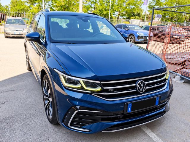 Volkswagen Tiguan 2.0 TDI 150 CV SCR DSG R-Line CERCHI DA 20'' - foto 2 di 4
