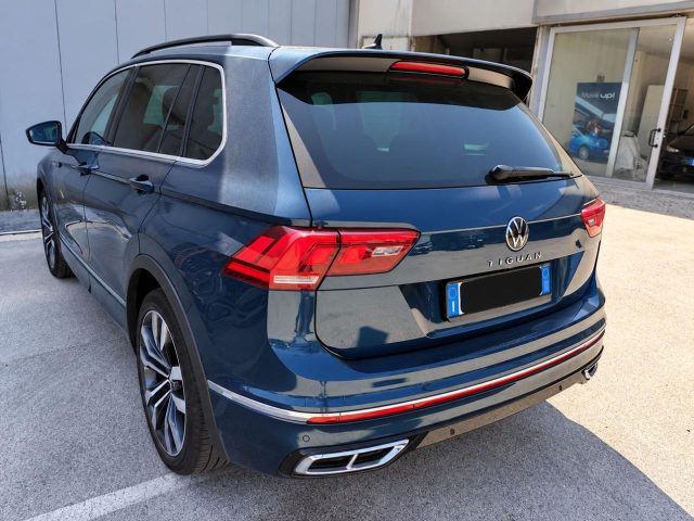 Volkswagen Tiguan 2.0 TDI 150 CV SCR DSG R-Line CERCHI DA 20'' - foto 4 di 4