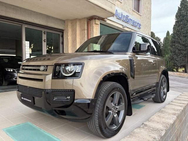 Land Rover Defender 90 3.0D I6 250 CV AWD Auto X-Dynamic HSE, del 2024, 31.635 km, in vendita a Carovigno (BR)