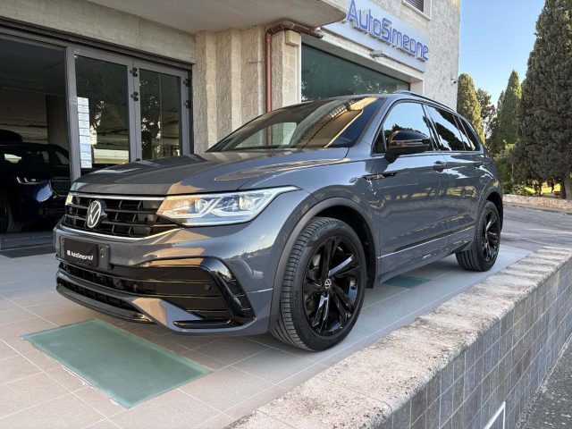 Volkswagen Tiguan 2.0 TDI 150 CV SCR DSG R-Line, del 2023, 58.984 km, in vendita a Carovigno (BR)