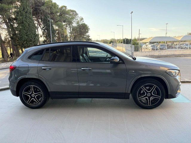 Mercedes-Benz GLA 250 e hybrid EQ AMG Line Premium Pack Night. - foto 4 di 4