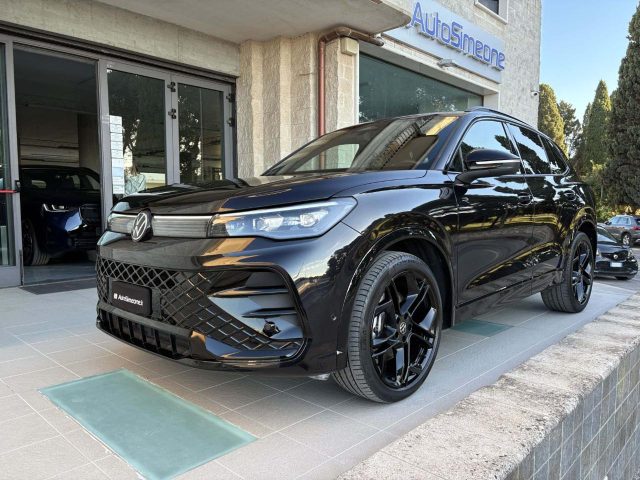 Volkswagen Tiguan 2.0 TDI 150 CV DSG R-Line Plus ''TOTAL BLACK'', del 2024, 73.647 km, in vendita a Carovigno (BR)