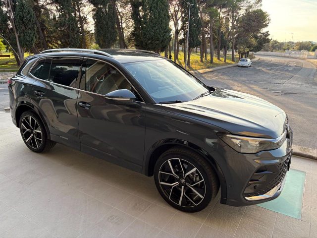 Volkswagen Tiguan 2.0 TDI 150 CV DSG R-Line - foto 3 di 4