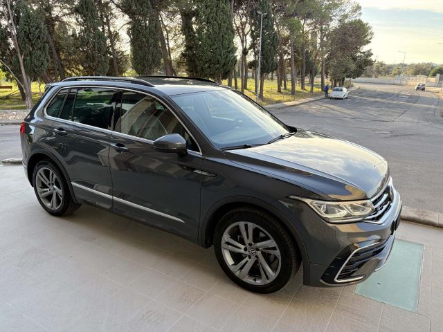 Volkswagen Tiguan 2.0 TDI 150 CV SCR DSG R-Line - foto 3 di 4