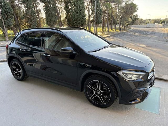 Mercedes-Benz GLA 180 d Automatic Premium Pack Night - foto 3 di 4