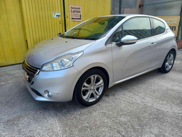 Peugeot 208 serie 1.2 VTi 82 CV 3 porte Allure neopatentati usato a BANCOLE