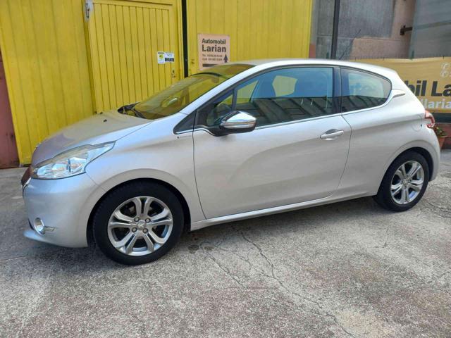 Peugeot 208 serie 1.2 VTi 82 CV 3 porte Allure neopatentati - foto 2 di 4