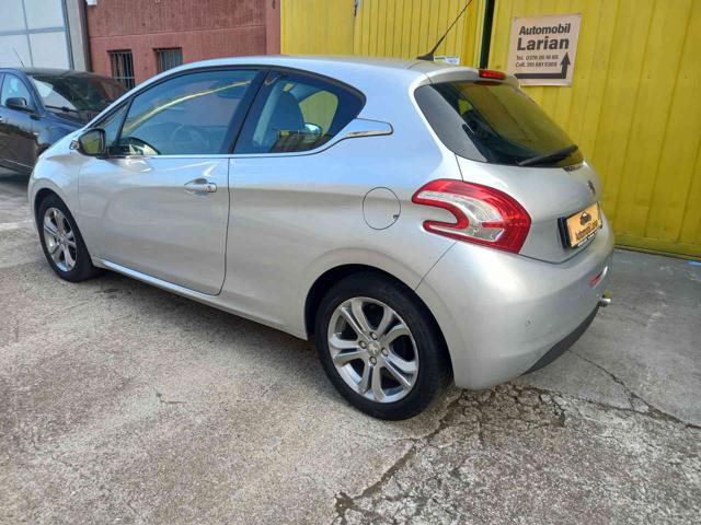 Peugeot 208 serie 1.2 VTi 82 CV 3 porte Allure neopatentati - foto 4 di 4