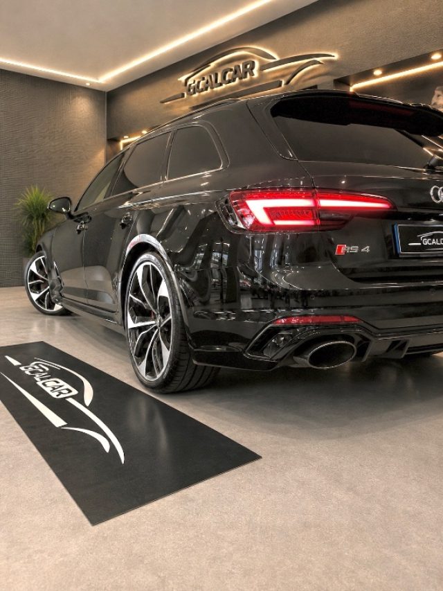 Audi RS 4 Avant - foto 2 di 4
