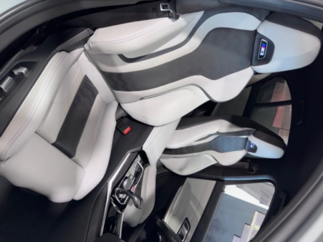 BMW M3 Competition M xDrive - foto 4 di 4
