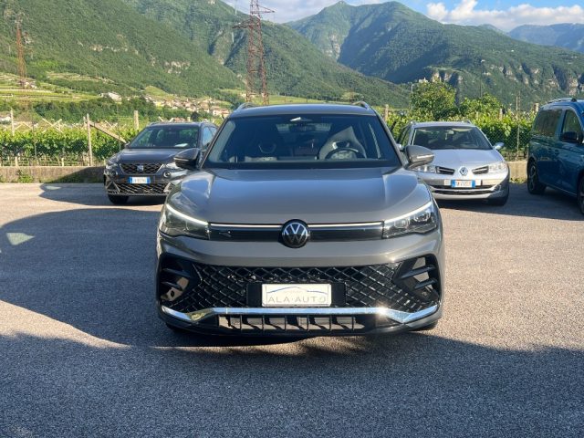 Volkswagen Tiguan 2.0 TDI 150 CV SCR DSG R-Line usato a ALA