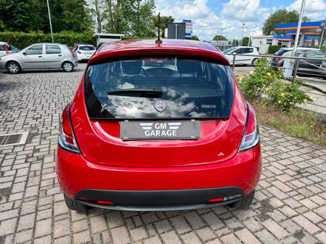 Lancia Ypsilon 1.0 FireFly 5 porte S&S Hybrid Ecochic Silver - foto 4 di 4