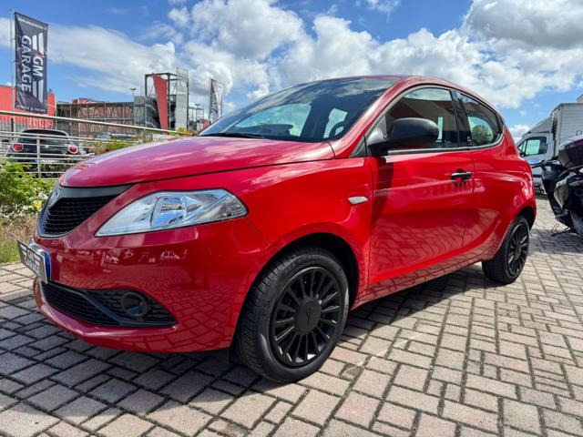 Lancia Ypsilon 1.0 FireFly 5 porte S&S Hybrid Ecochic Silver - foto 3 di 4
