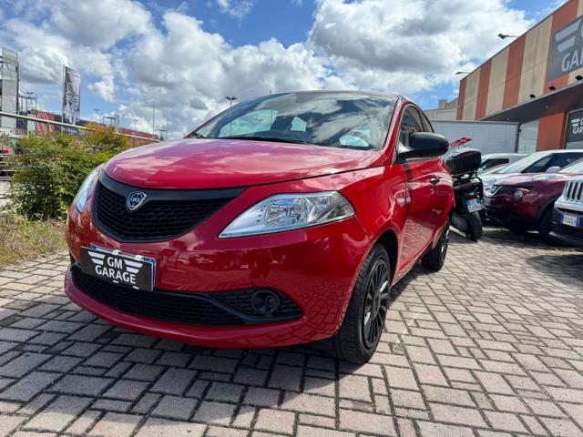 Lancia Ypsilon 1.0 FireFly 5 porte S&S Hybrid Ecochic Silver - foto 2 di 4