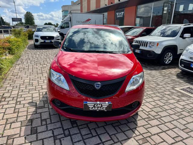 Lancia Ypsilon 1.0 FireFly 5 porte S&S Hybrid Ecochic Silver, del 2021, 34.554 km, in vendita a Ossona (MI)