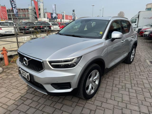Volvo XC40 D3 AWD Momentum - foto 2 di 4