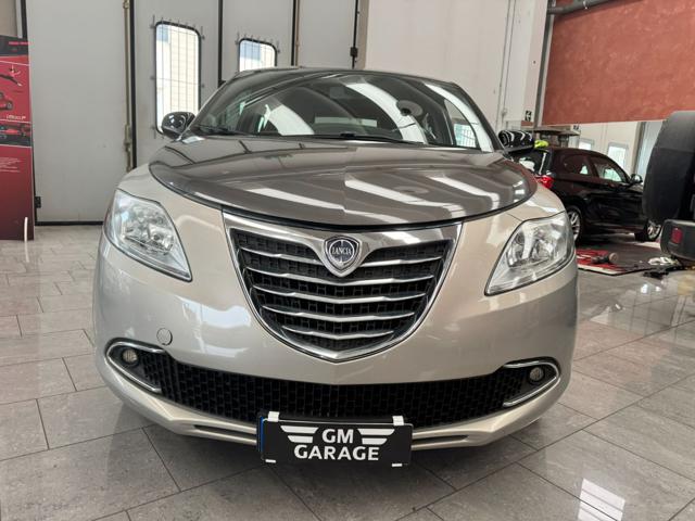 Lancia Ypsilon 0.9 TwinAir 85 CV 5 porte S&S Platinum - foto 2 di 4