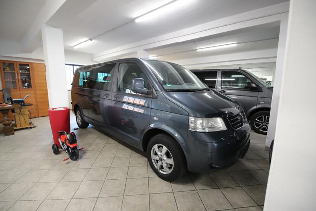 Volkswagen Caravelle 2.5 TDI/131cv PL 7Posti Full Full, del 2008, 215.000 km, in vendita a Manerbio (BS)