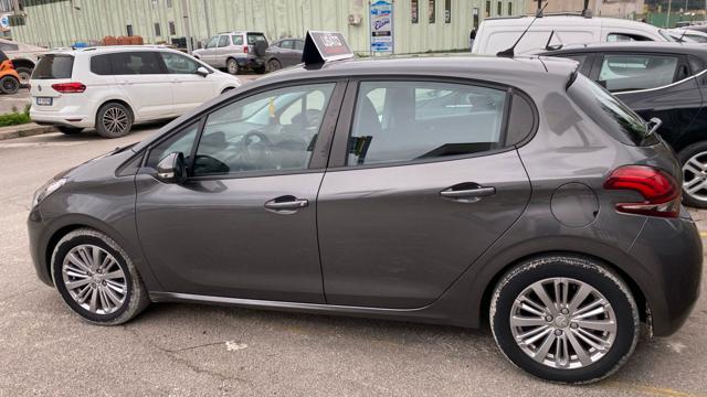 Peugeot 208 BlueHDi 100 S&S 5 porte Signature - foto 2 di 4