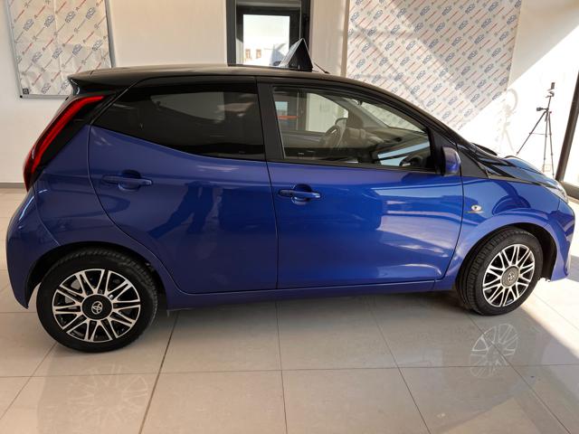 Toyota Aygo 1.0 VVT-i 72 CV 5 porte x-trend - foto 3 di 4