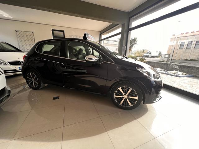 Peugeot 208 PureTech Turbo 110 S&S 3 porte Allure - foto 2 di 4