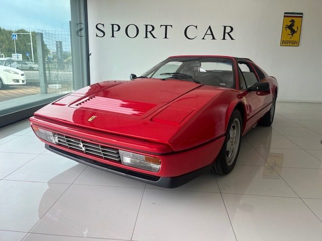 Ferrari 328 GTS d'epoca a MONTECCHIO MAGGIORE
