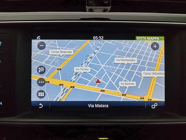 Jaguar F-Pace 2.0d Portfolio AWD 240cv Auto + Navi + Camera - foto 3 di 4
