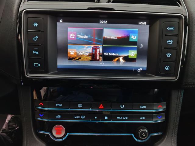 Jaguar F-Pace 2.0d Portfolio AWD 240cv Auto + Navi + Camera - foto 2 di 4