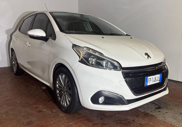 Peugeot 208 1.6 BlueHDi 75 5 porte Allure - foto 3 di 4