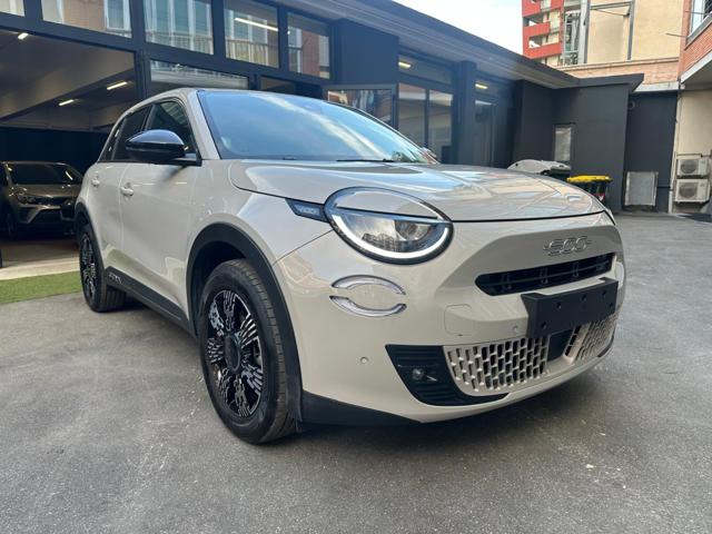 Fiat 600 1.2 Hybrid 145cv Auto + LED + Navi + Cerchi R18 - foto 3 di 20