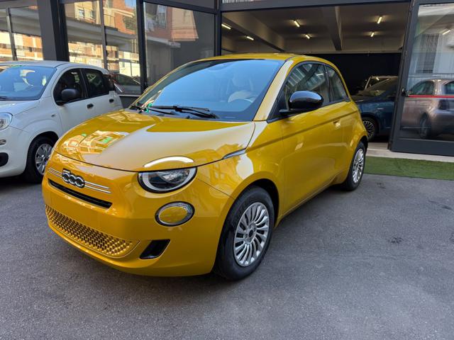 Fiat 500 Berlina Hybrid Pop, del 2026, 2 km, in vendita a Torino (TO)