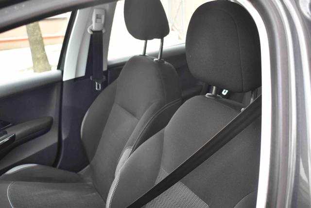 Peugeot 208 1° serie PureTech 82 5 porte Allure, del 2016, 143.098 km, in vendita a Telese Terme (BN)