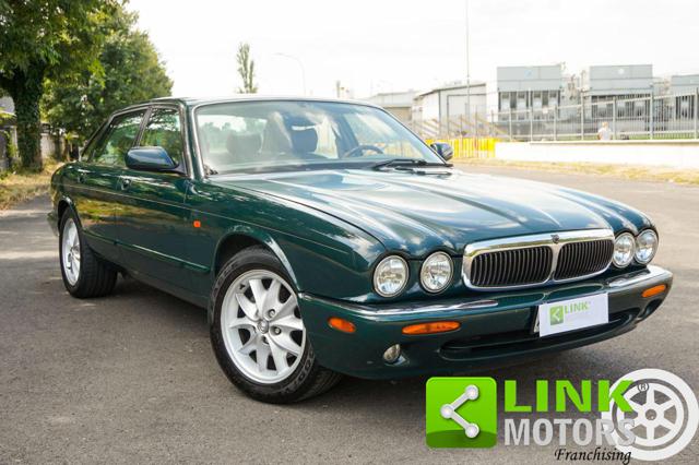 Jaguar XJ8 3.2 V8 237CV Executive - 1998 usato a CASTIRAGA VIDARDO
