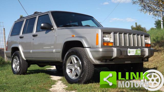 Jeep Cherokee Classic 2.5 TD 4 x4 ben tenuto usato a BORGO VENETO