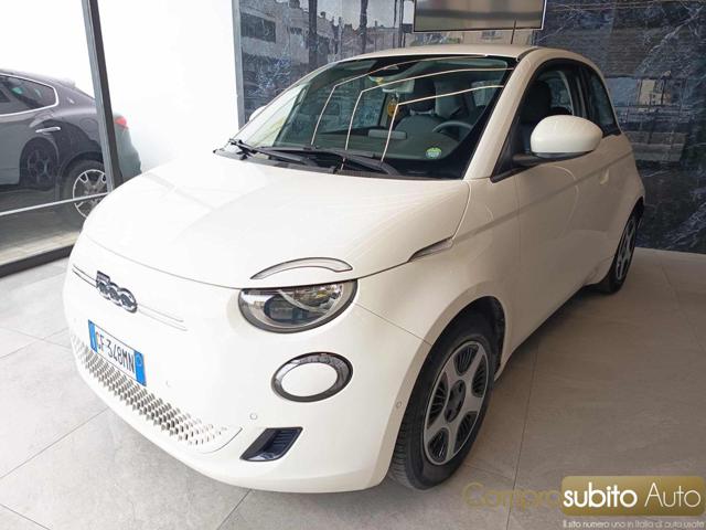 Fiat 500e Berlina 42 kWh La Prima - foto 2 di 4